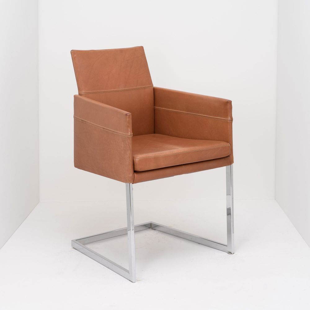 Sitzschale: Polster Leder, Gestell: Metall, Gestell: verchromt, Einsatzbereich: Wohnen, Einsatzbereich: Restaurant, Einsatzbereich: Büro, Einsatzbereich: Lounge, Einsatzbereich: Konferenz/Seminar, Einsatzbereich: Hotel, Einsatzbereich: Krankenhaus