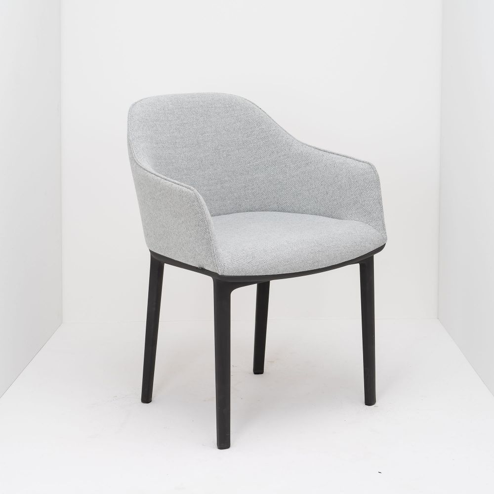 Sitzschale: Stoff, Gestell: Kunststoff