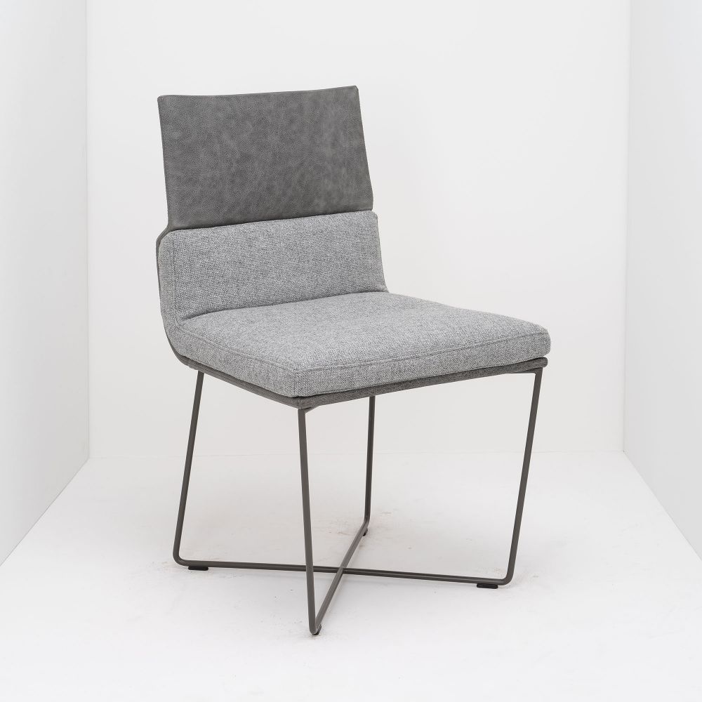 Sitzschale: Polster Stoff, Gestell: Metall, Gestell: pulverbeschichtet, Einsatzbereich: Lounge, Einsatzbereich: Wohnen, Einsatzbereich: Restaurant, Einsatzbereich: Hotel