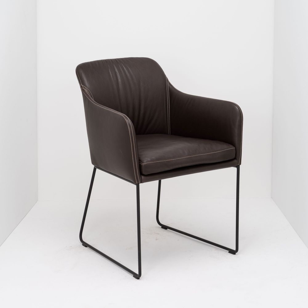 Sitzschale: Polster Leder, Gestell: Metall, Gestell: pulverbeschichtet, Einsatzbereich: Wohnen, Einsatzbereich: Restaurant, Einsatzbereich: Hotel, Einsatzbereich: Lounge