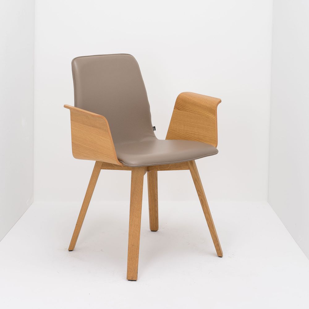 Sitzschale: Polster Leder, Gestell: Holz, Gestell: Eiche, Gestell: natur, Einsatzbereich: Lounge, Einsatzbereich: Museum, Einsatzbereich: Wohnen, Einsatzbereich: Restaurant, Einsatzbereich: Konferenz/Seminar, Einsatzbereich: Hotel