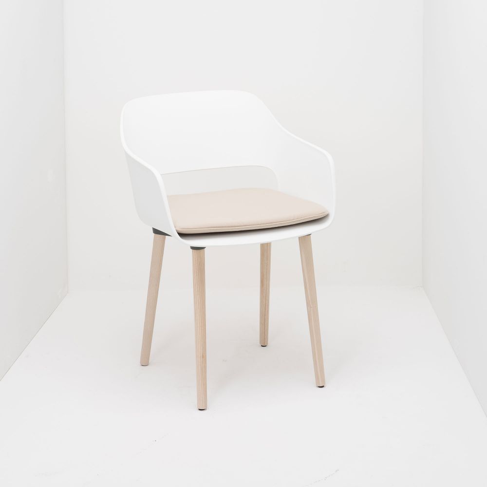 Sitzschale: Kunststoff, Gestell: Holz, Einsatzbereich: Lounge, Einsatzbereich: Büro, Einsatzbereich: Wohnen, Einsatzbereich: Restaurant, Einsatzbereich: Krankenhaus