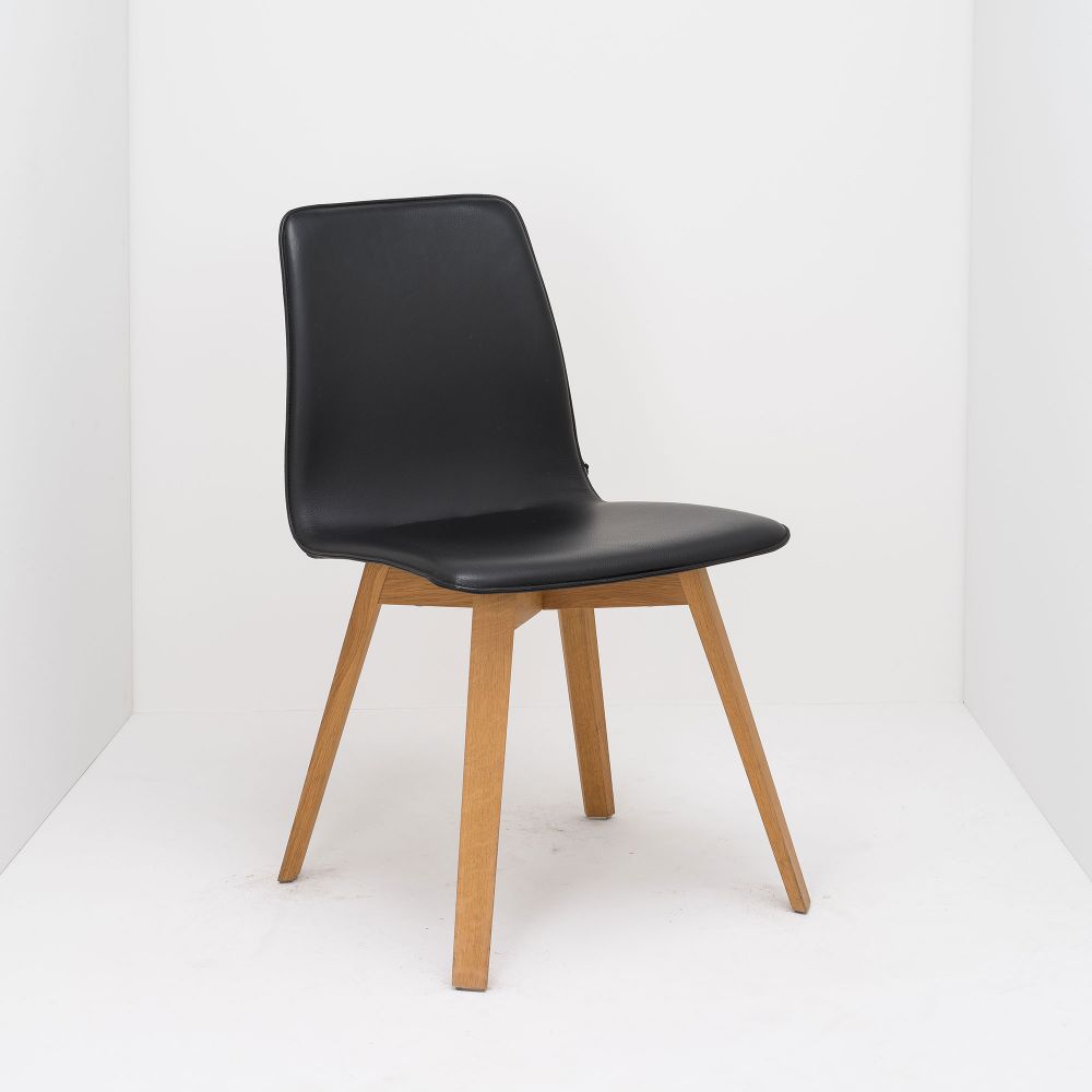Sitzschale: Polster Leder, Gestell: Holz, Gestell: Eiche, Einsatzbereich: Wohnen, Einsatzbereich: Restaurant, Einsatzbereich: Hotel, Einsatzbereich: Lounge