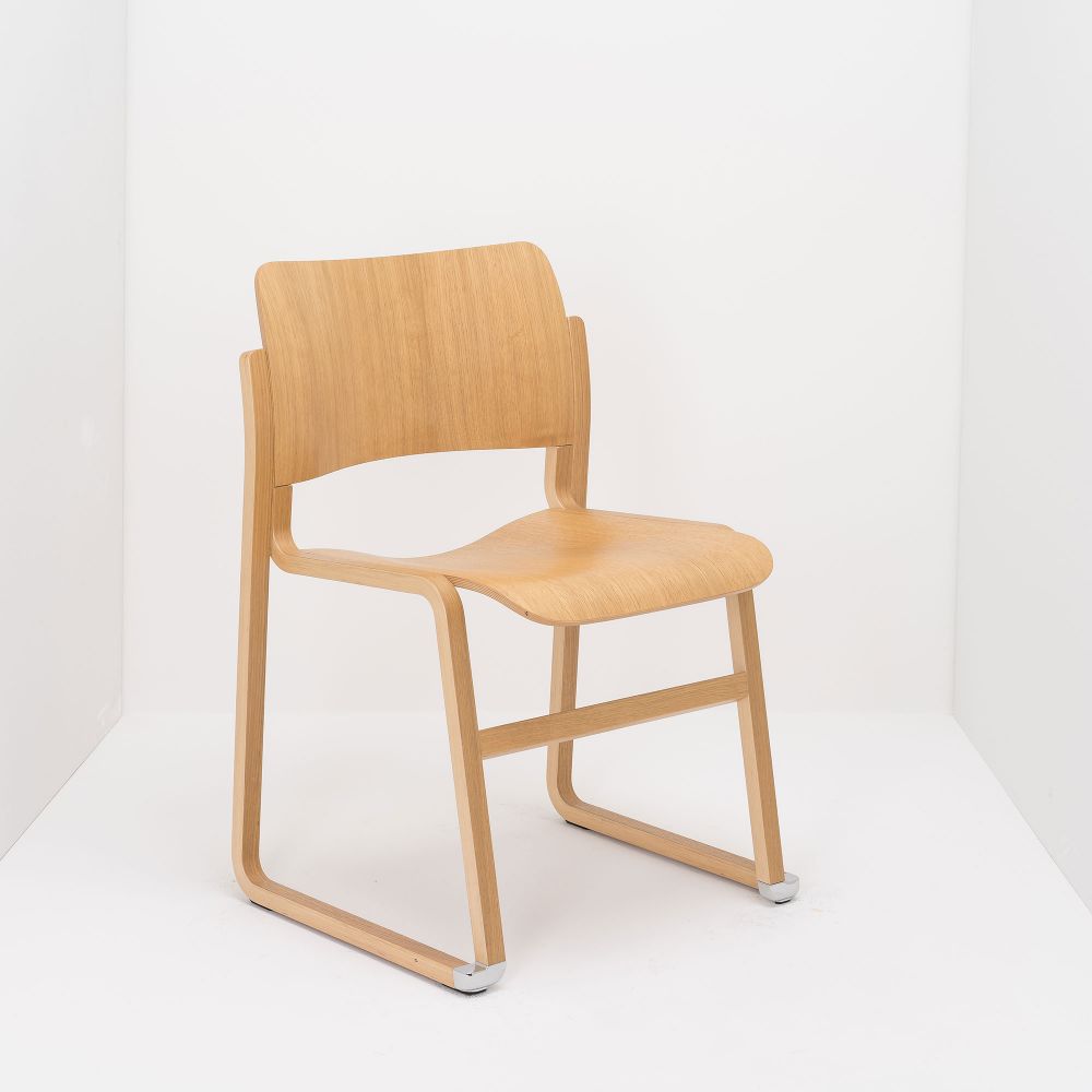 Sitzschale: Holz, Sitzschale: Eiche, Gestell: Holz, Gestell: Eiche, Einsatzbereich: Konzertsaal, Einsatzbereich: Museum, Einsatzbereich: Konferenz/Seminar, Einsatzbereich: Lounge, Einsatzbereich: Universität, Einsatzbereich: Mehrzweckhalle, Weitere Eigenschaften: stapelbar, Weitere Eigenschaften: reihbar