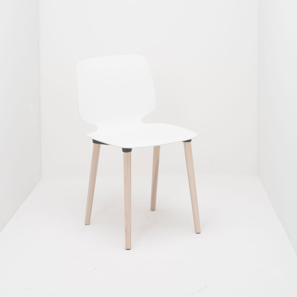 Sitzschale: Holz, Gestell: Holz, Gestell: Esche, Einsatzbereich: Lounge, Einsatzbereich: Büro, Einsatzbereich: Wohnen, Einsatzbereich: Restaurant, Einsatzbereich: Krankenhaus