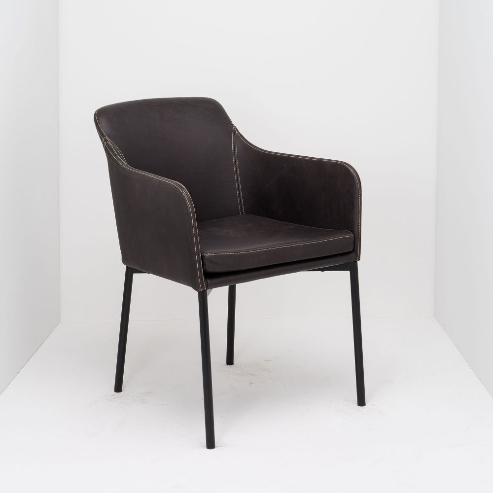 Sitzschale: Polster Leder, Gestell: Metall, Gestell: pulverbeschichtet, Einsatzbereich: Wohnen, Einsatzbereich: Restaurant, Einsatzbereich: Hotel, Einsatzbereich: Lounge