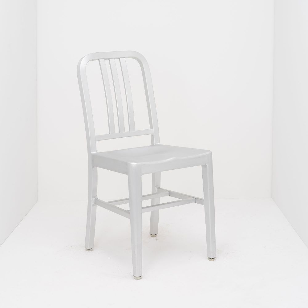 Sitzschale: Aluminium, Gestell: Aluminium, Einsatzbereich: Restaurant, Einsatzbereich: Universität, Einsatzbereich: Hotel, Einsatzbereich: Garten, Weitere Eigenschaften: außentauglich