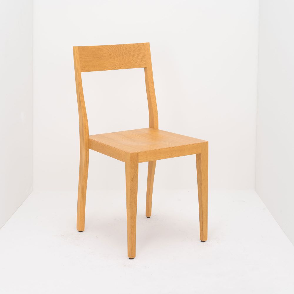 Sitzschale: Holz, Sitzschale: Eiche, Gestell: Holz, Gestell: Eiche, Einsatzbereich: Krankenhaus, Einsatzbereich: Museum, Einsatzbereich: Wohnen, Einsatzbereich: Restaurant, Einsatzbereich: Universität, Einsatzbereich: Mehrzweckhalle, Einsatzbereich: Hotel