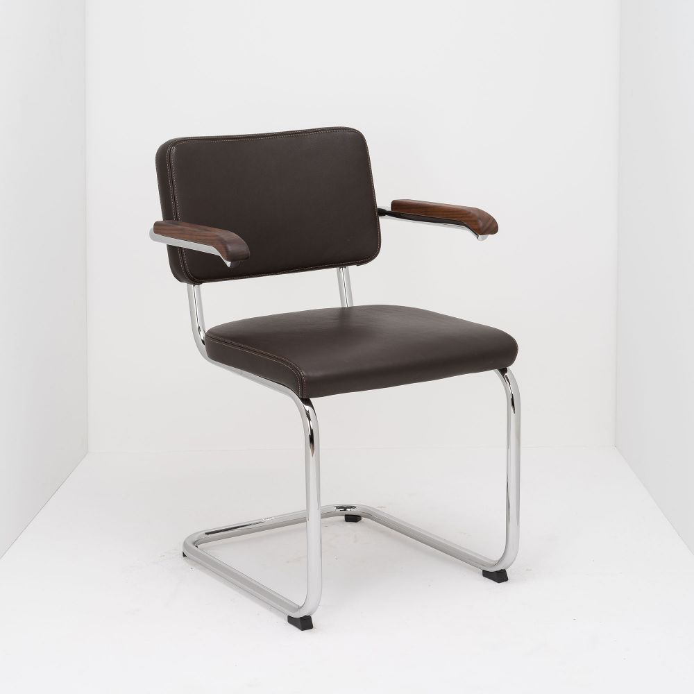 Sitzschale: Polster Leder, Gestell: Metall, Gestell: verchromt, Gestell: Armauflagen Nussbaum