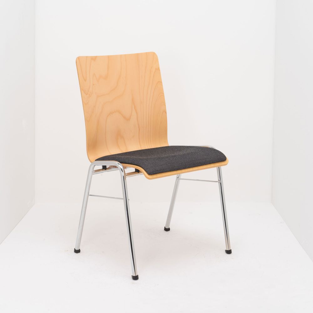 Sitzschale: Holz, Sitzschale: Buche, Sitzschale: Polster Stoff, Gestell: Metall, Gestell: verchromt, Einsatzbereich: Krankenhaus, Einsatzbereich: Schule, Einsatzbereich: Museum, Einsatzbereich: Büro, Einsatzbereich: Wohnen, Einsatzbereich: Restaurant, Einsatzbereich: Universität, Einsatzbereich: Konzertsaal, Weitere Eigenschaften: stapelbar